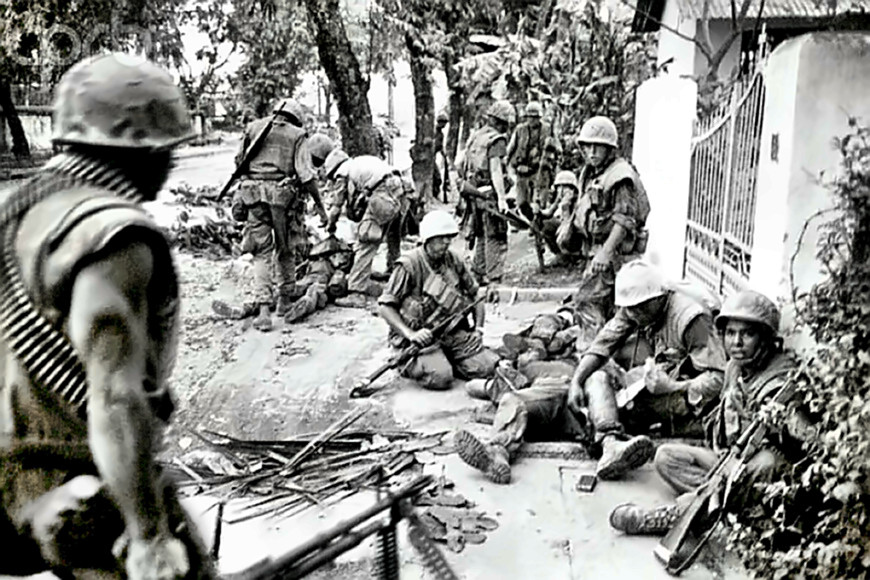Some Leathernecks in Hue caring for their wounded